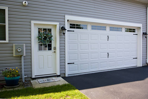 24/7 Emergency Garage Door Panel Replacement experts in Presque Isle, ME